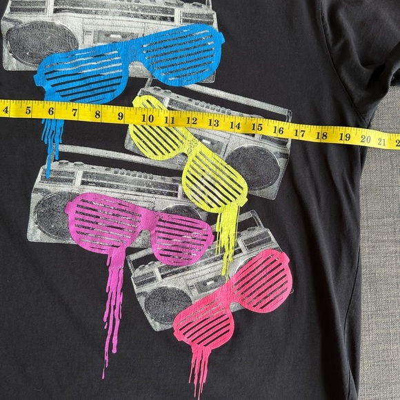 Urban Heritage | Vintage 80s Style T-Shirt - Picture 4 of 6